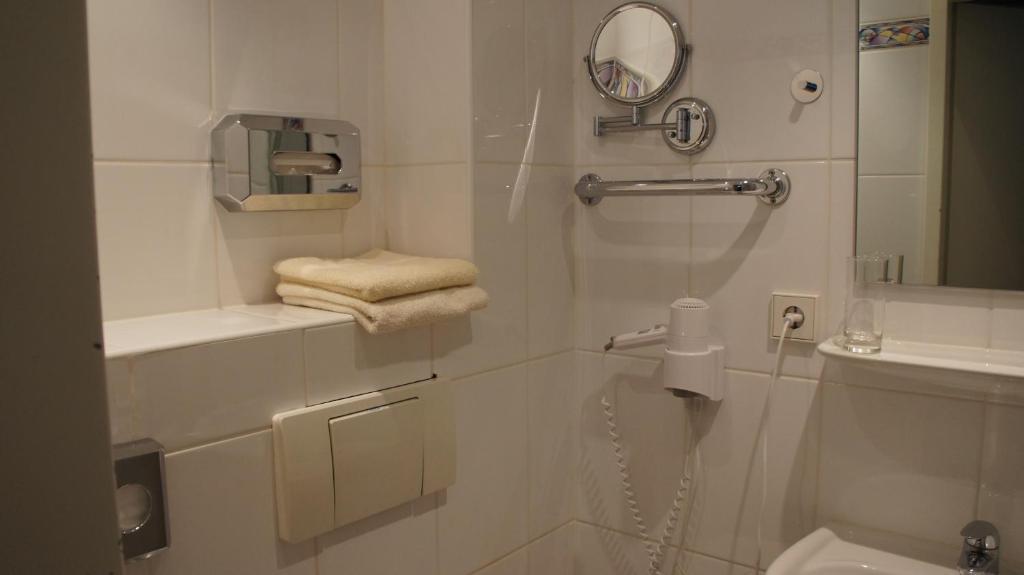 Hotel Jaegerhof Висбаден Номер фото