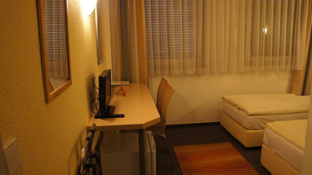 Hotel Jaegerhof Висбаден Номер фото
